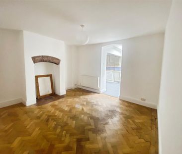 2 bedroom end of terrace house to rent - Photo 1