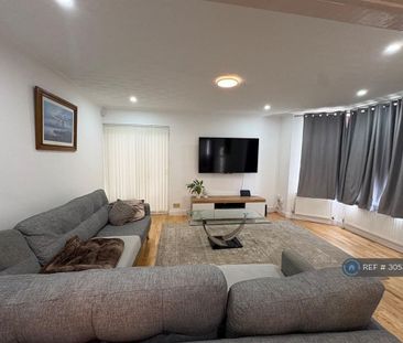 3 bedroom detached house to rent - Photo 3