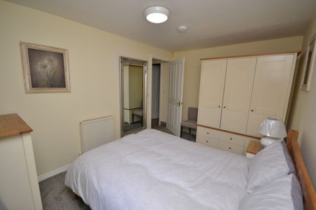 2 bed Ground Floor Flat for Rent - Photo 4