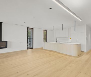 Luxury Residence with Ocean Views | $1,900 P/W - Photo 6