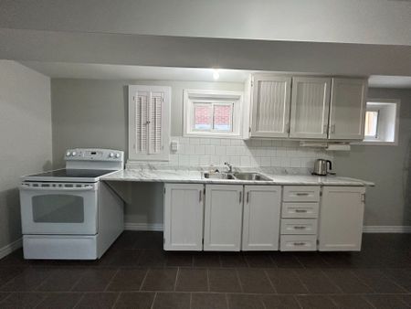 For Lease - 467 Fendalton Street, Mississauga, Ontario - Photo 2