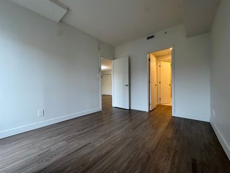 285 Boul. Hymus - Photo 2