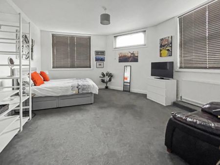 high-quality, turnkey home by the sea. - Photo 5