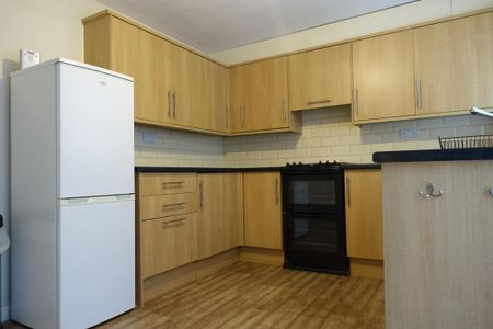 2 bedroom semi-detached house to rent - Photo 3