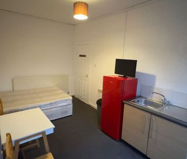 Flat C, Conference Road, Armley, Leeds, LS12 3DX - Photo 5