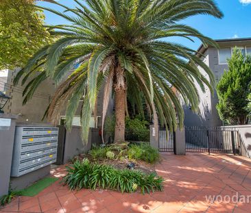 Bright and Versatile Apartment in Prime Hawthorn Location - Photo 2