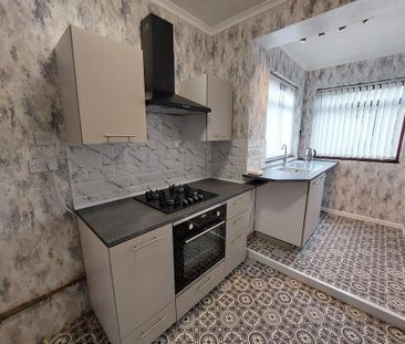 3 bedroom semi-detached house to rent - Photo 4