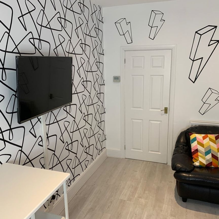 4 Bed Terraced House, Neill Road, S11 - Photo 1