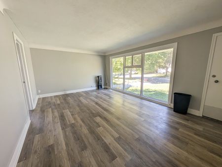 All Inclusive 3 Bedroom + Den Main Unit in St. Catharines!! - Photo 3