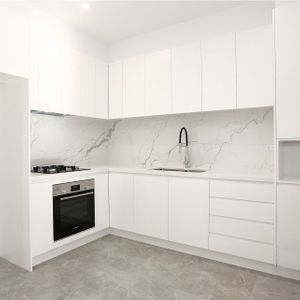 Almost New 2-Bedroom Granny Flat - Photo 2