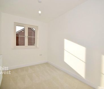 3 bedroom semi-detached house to rent - Photo 5