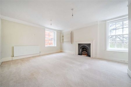 A superb Grade II listed home in the heart of the City Centre. - Photo 2