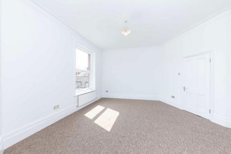 4 bedroom flat to rent - Photo 4