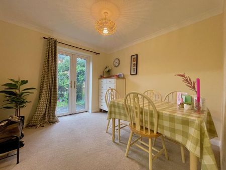 4 bedroom townhouse to rent - Photo 2