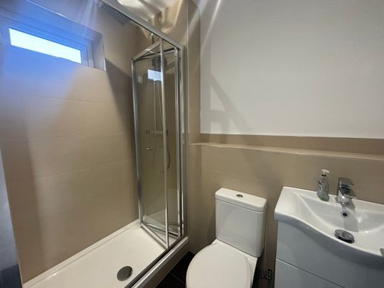 St. Josephs Road, Aldershot, Aldershot, GU12 - Photo 1