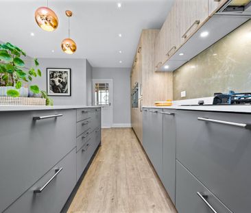 4 bedroom semi-detached house to rent - Photo 2