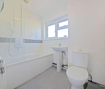 Egan Way, Hayes, UB3 - Photo 5