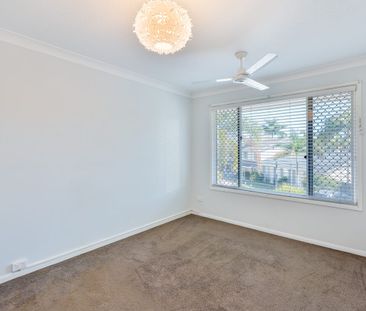 Properly Managed I Charming 3-Bedroom Townhouse in Tranquil Isle Of... - Photo 4