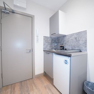 Studio Flat, Battersea High St, SW11 - Photo 2