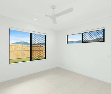 Family Home in Smithfield - Photo 4