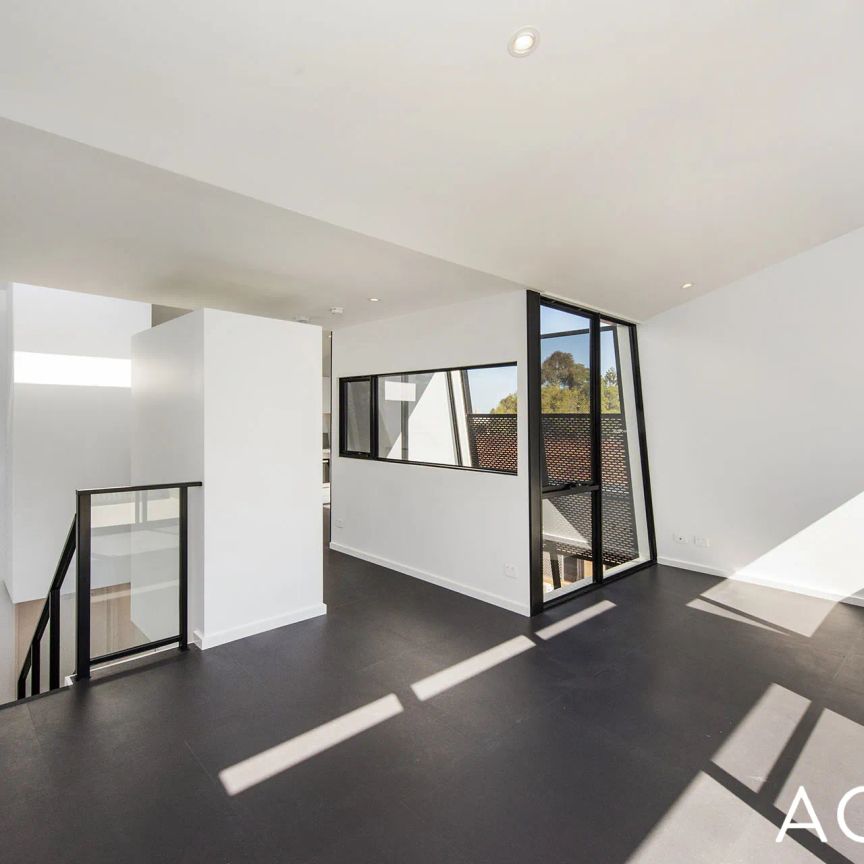 SYDNEY LIVING - Photo 1