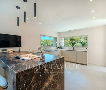 Maison à louer Mougins, Cote d'Azur, France13 000 EUR / Mois - Photo 5