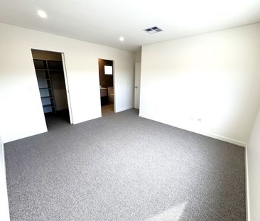 LUXURIOUS CITY TOWNHOUSE - Photo 1