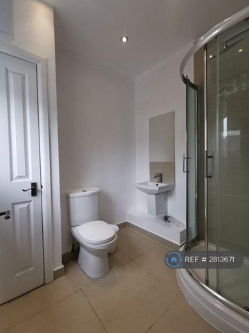 1 bedroom in a house share to rent - Photo 5