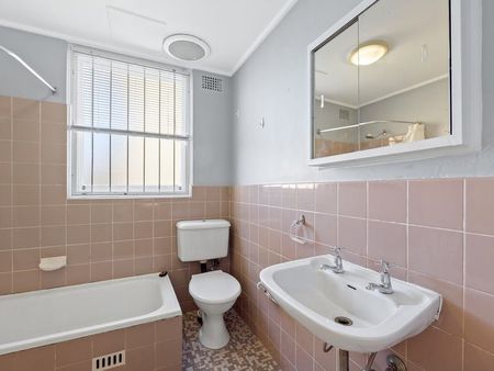 This well presented and charming two bedroom oasis showcases both practicality and comfort through modern additions and a blue ribbon location! - Photo 5