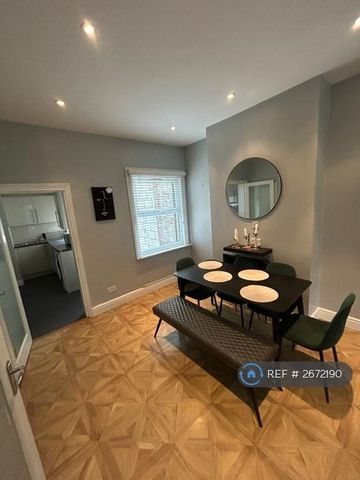 3 bedroom detached house to rent - Photo 2