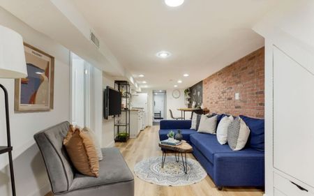 For Lease - 211 Markham Street, Toronto, Ontario - Photo 3