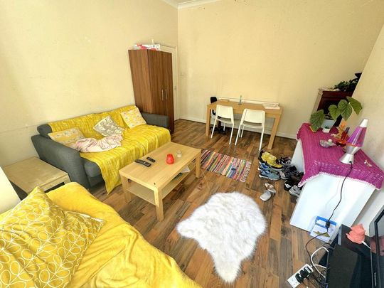 6 bedroom terraced house to rent - Photo 1