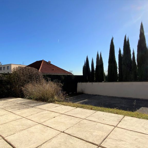 Location Maison 4 pièces 101m² ST GENIS LAVAL 69230 - Photo 1
