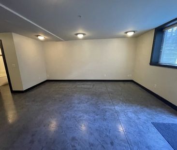 White Rock 1 Bedroom Suite in Elgin Area - Photo 1