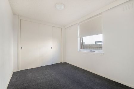 WALK TO SOUTHLAND & PUBLIC TRANSPORT - Photo 2