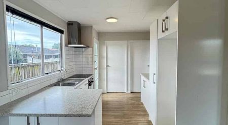 Charming 3-Bedroom Home in a Prime Location - Photo 5