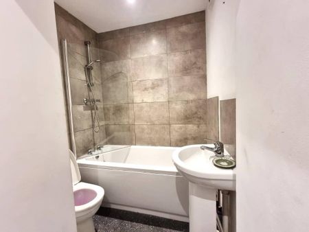 1 bedroom in a house share to rent - Photo 5