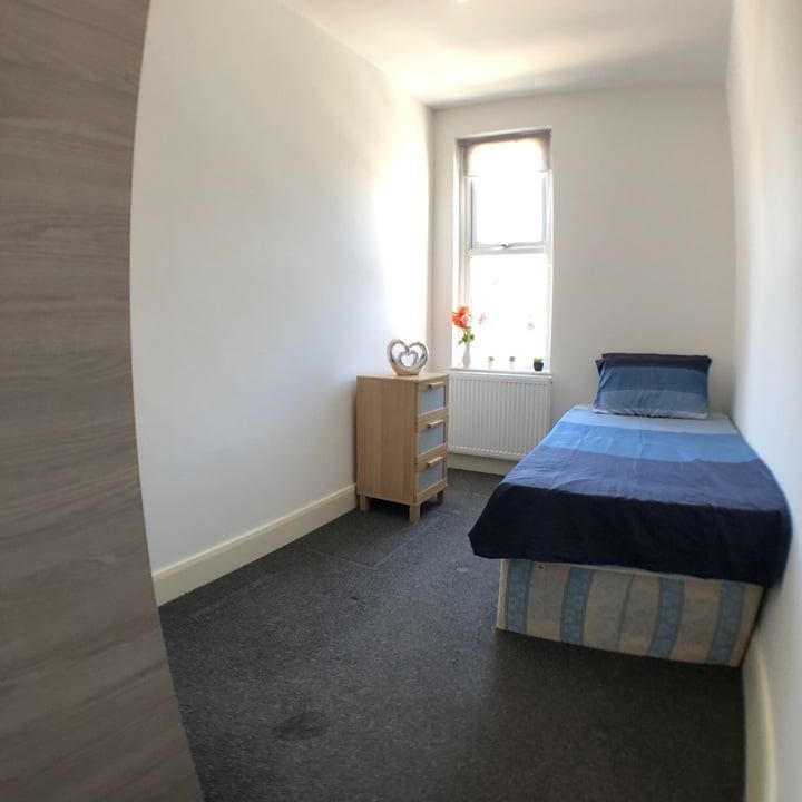 Room in a Shared House, Cedar Road, NW2 - Photo 1