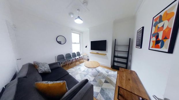 1 bedroom in a house share to rent - Photo 1