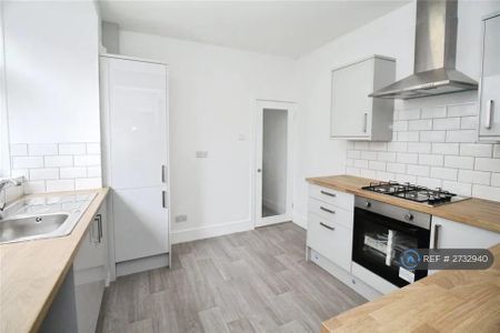 3 bedroom terraced house to rent - Photo 2