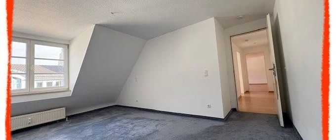 2-Zimmer-Wohnung in Zwickau im Dachgeschoss und mit Personenaufzug - Photo 1