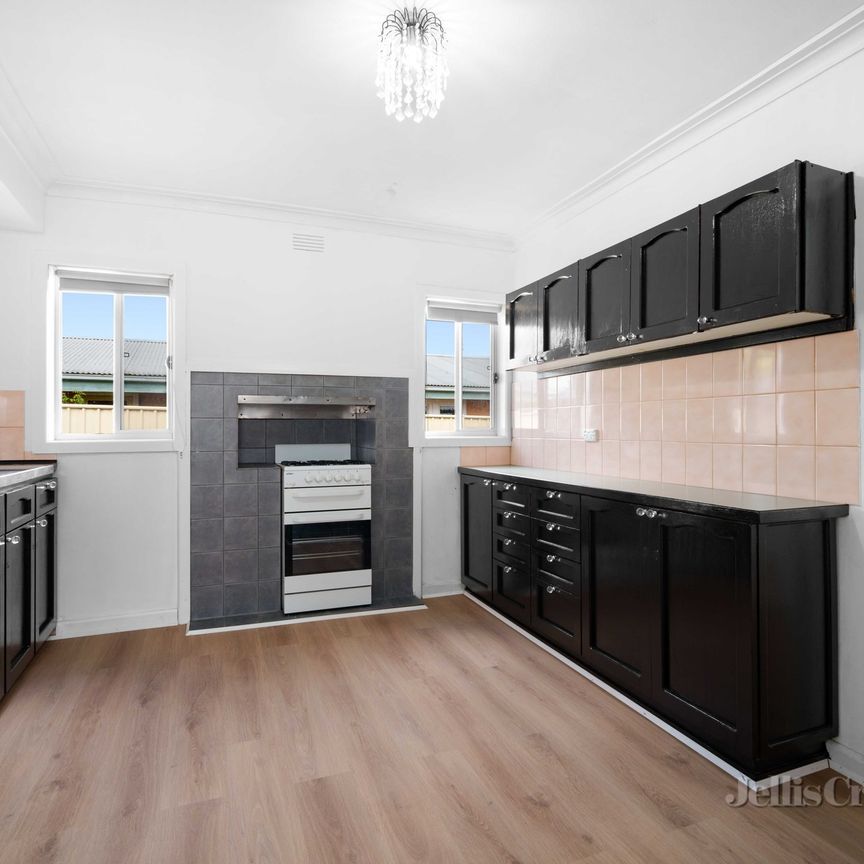 311 Larter Street, Canadian - Photo 1