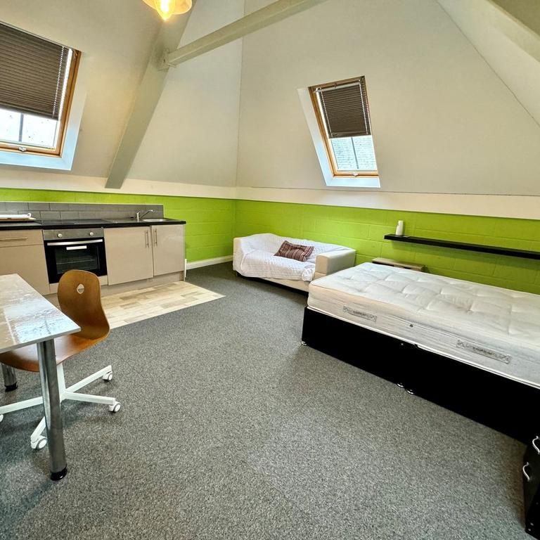 Studio to rent - Photo 1