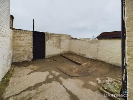 2 bedroom terraced house to rent - Photo 2