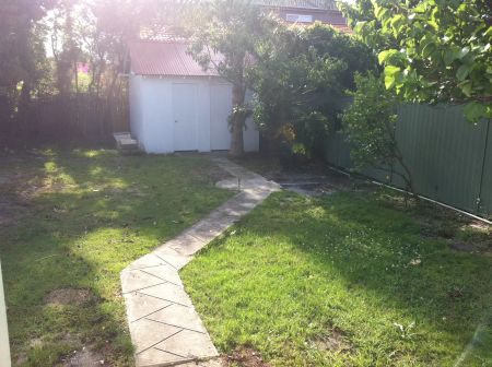 House with 3 bedrooms & 1 bathroom - Photo 2