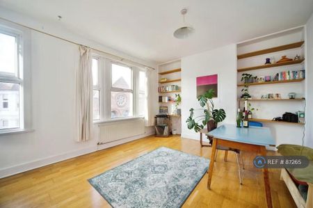 2 bedroom flat to rent - Photo 3