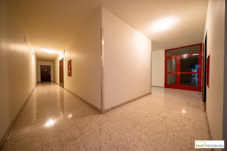 Zur Gänze sanierte 3 Zimmer-Wohnung mit großzügiger Loggia & Fernblick – Spitalgasse 1, Wiener Neustadt - Photo 2