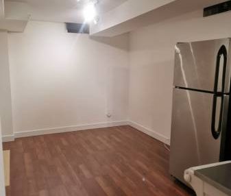 MODERN*CLEAN* SAFE*PRIVATE -1 BEDROOM BASEMENT (TTC, NORTH YORK) - Photo 2