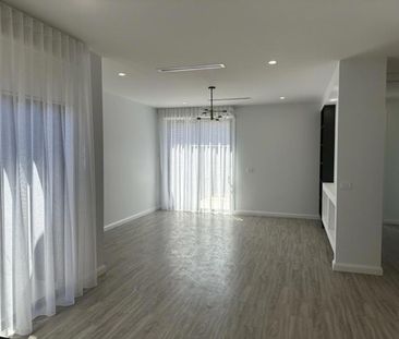 MODERN 4 BEDROOM HOME - Photo 1