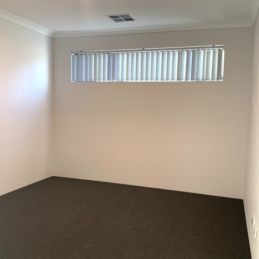 21 Avalanche Parade, Baldivis, WA - Photo 1